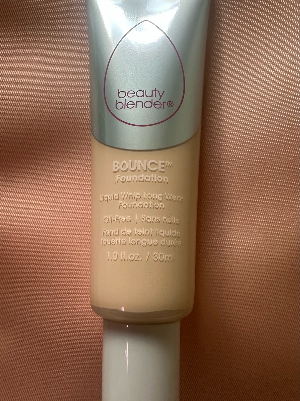 Beauty Blender Bounce Foundation in 1.10 N LIGHTSHELL